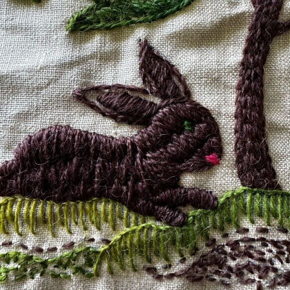 Vintage Crewel Embroidery On Linen Flower Bunny Rabbit - Picture 3 of 6